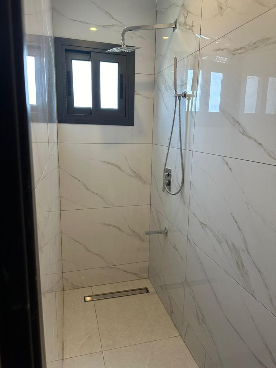Luxueux - 2 Pieces Ou 4 Pieces - Quartiers Prises D'almadies Et Ngor