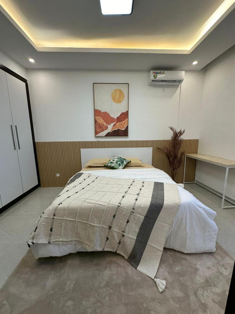 Luxueux - 2 Pieces Ou 4 Pieces - Quartiers Prises D'almadies Et Ngor